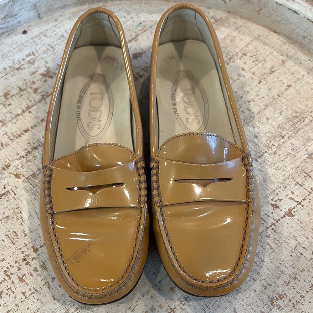 Tod's Women's Tan driving Loafers
